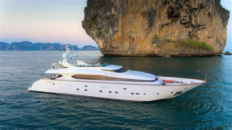 reasons  explore thailand   private yacht yacht haven phuket