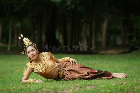 Mooie Thaise Dame In Thaise Traditionele Dramakleding Stock Afbeelding