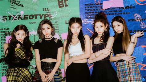 K Pop Stars Itzy Explain Why Their Group Dynamic Is So Special Teen Vogue