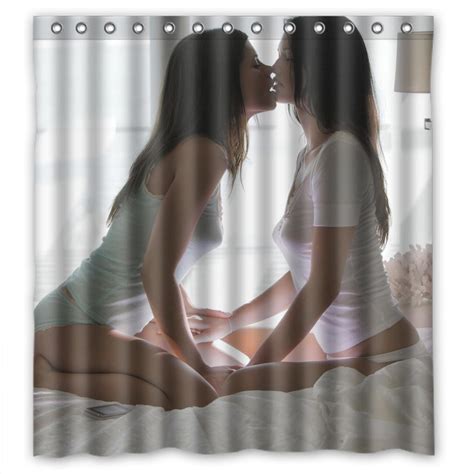 2020 Girls Kiss Lesbian High Quality Fabric Bathroom