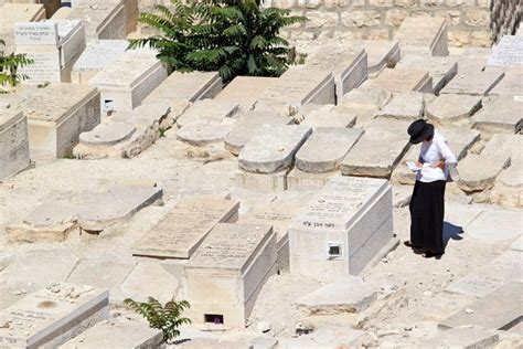 joodse begraafplaats redactionele stock afbeelding image  begraafplaats