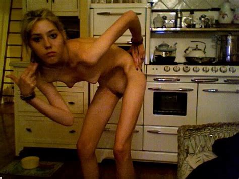 ᐅ skinny anorexic girl takes photos of herself naked