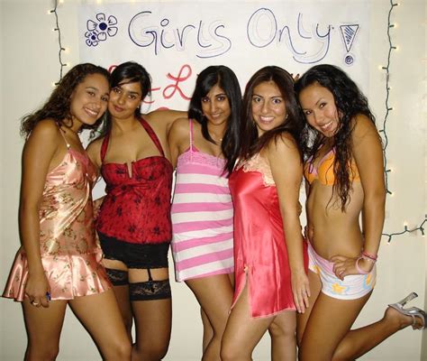 Tamil Girls Remove Nighty Hot Pics College Girls In Nighties