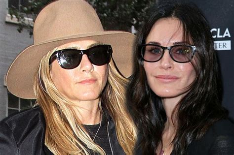 friends to the rescue as courteney cox defends bff jennifer aniston