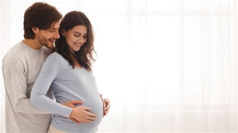 3 posisi seks yang aman dan disukai ibu hamil