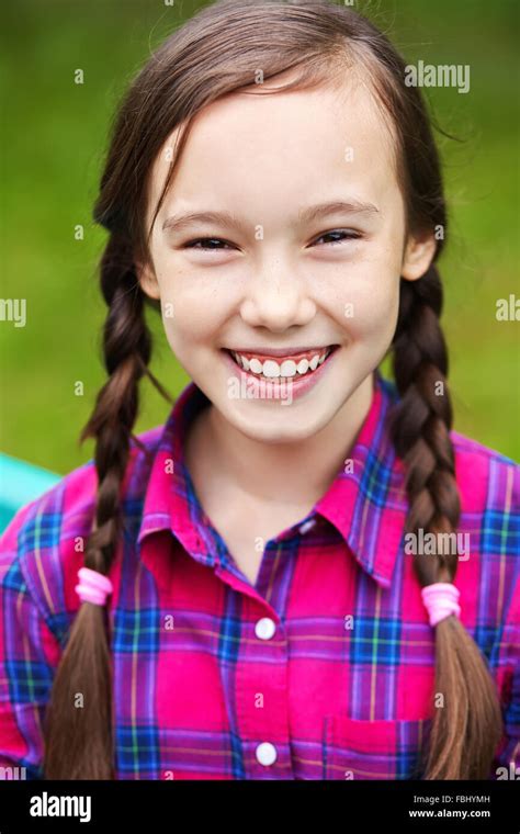 smiling teenage girl fotos und bildmaterial in hoher auflösung alamy