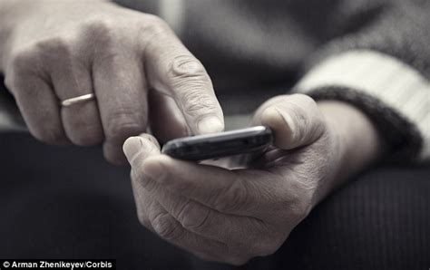 senior sexting 1 in 4 have sent intimate messages by phone daily