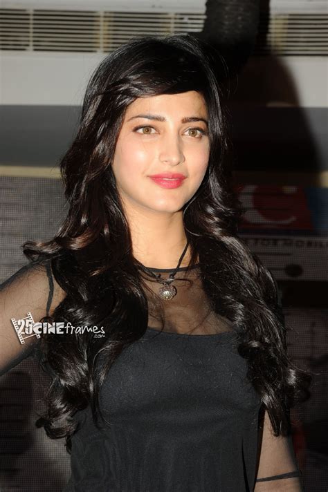 shruti haasan at yevadu mobile app launch 25cineframes