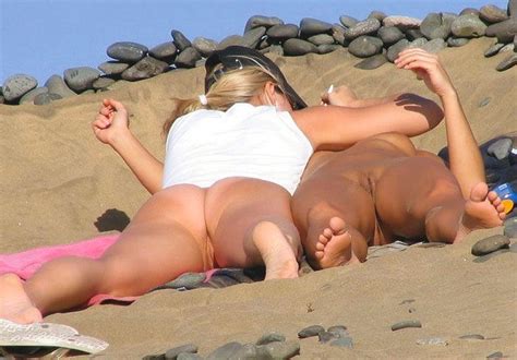 candid beach nudes