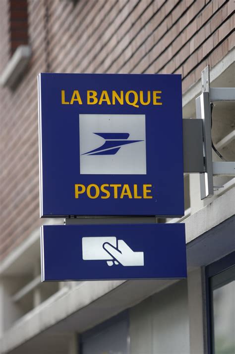 la banque postale sapprete  lancer une banque en ligne