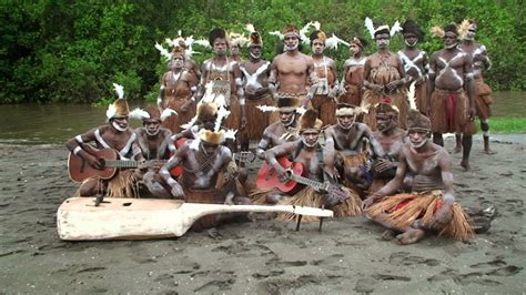 suku asmat rumah adat kebudayaan tarian beserta adat istiadatnya