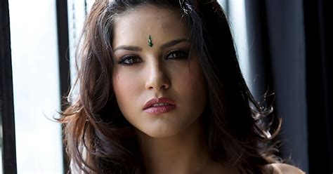 Sunny Leone Busty Indian Beauty Topless In Saree Sunny Leone The