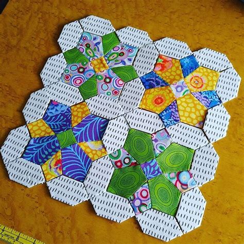 english paper piecing images  pinterest hexagon quilting