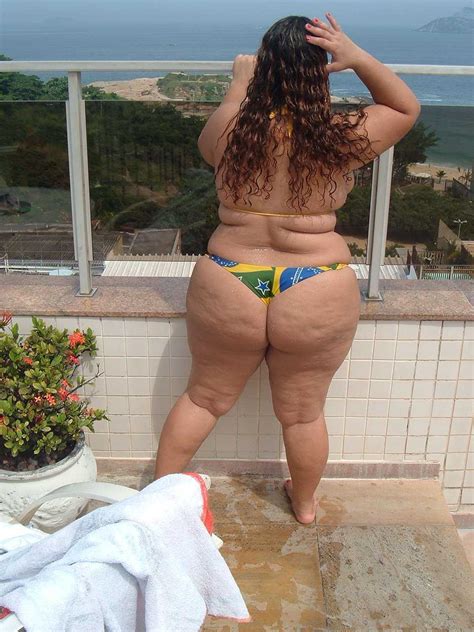 gorda en tanga brasilera