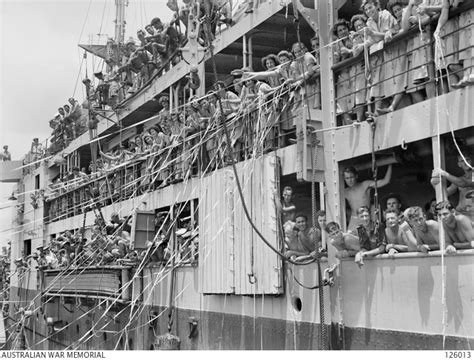 Darwin Nt 1946 03 01 Australian Servicemen And Servicewomen Line The