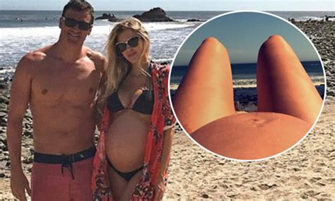pregnant kayla rae reid shows off her growing belly daily mail online