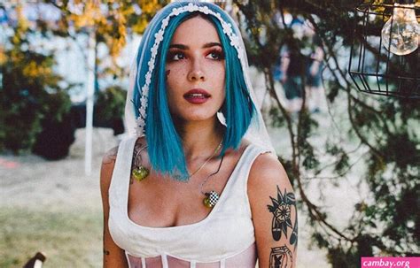 halsey shows off her tits free nude camwhores