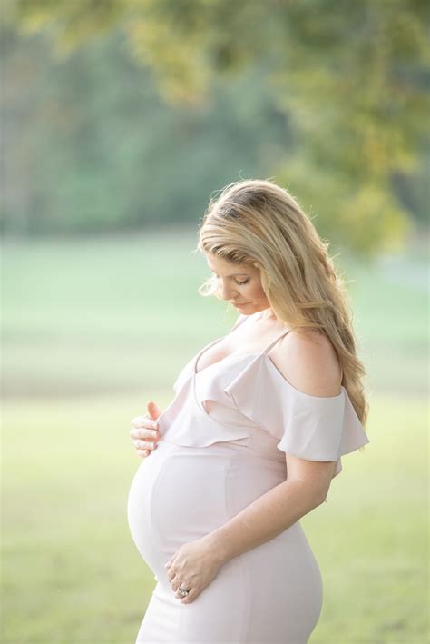 maternity photo shoot with yasmin leonard photography