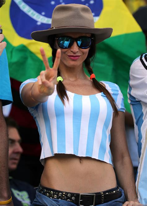 vサインのアルゼンチン美女サポーター 美女 写真特集 ｜ ブラジルw杯