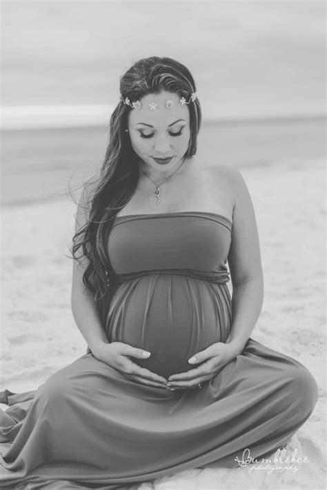 beach maternity session destin florida by bumblebee photography lovebumblebeephotography