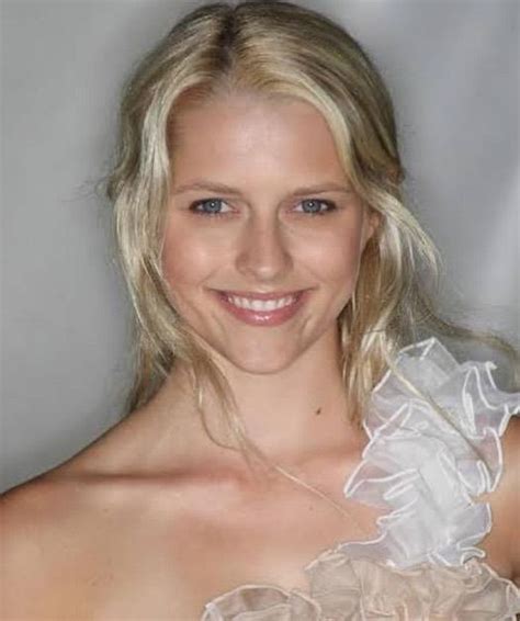 10 Blonde Australian Actress With Beautiful Hair Mrdustbin