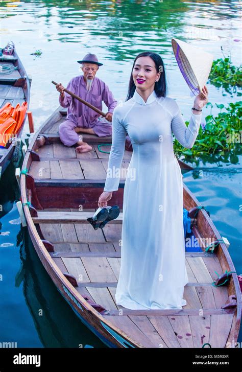 Hoi An Vietnam Oct 04 Vietnamese Woman Wearing Ao Dai Dress Stock