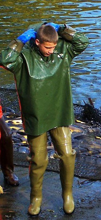 Pin Auf Rubber Wellingtons Waders And Some Guys Wearing Em
