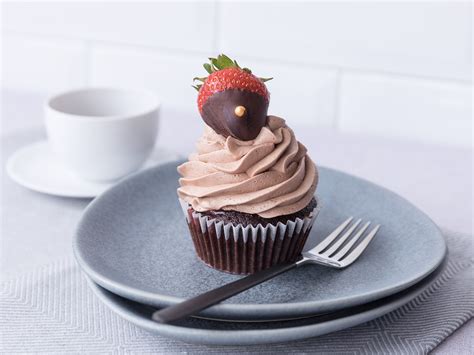 Strawberry Filled Cupcakes With Chocolate Covered Strawberries Recipe