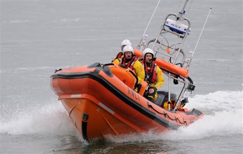 Criccieth Rnli Lifeboat Launch To Stricken Vessel Rnli