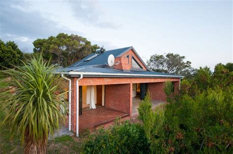 jeffreys bay garden house secure  holiday  catering  bed  breakfast booking