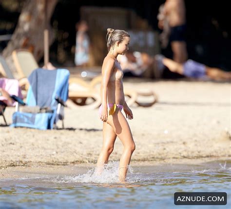 amelia windsor topless while reading a book and sunbathing during her
