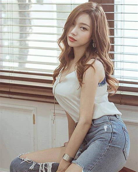 おっぱいがいっぱい Beautiful Women Korean Beauty Sweet Jeans