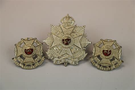 a kings crown officer the border regiment white metal cap badge