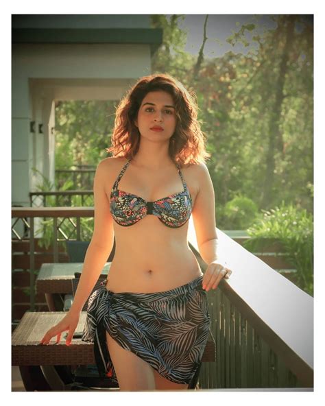 actress shraddha das hot bikini photo shoot latest