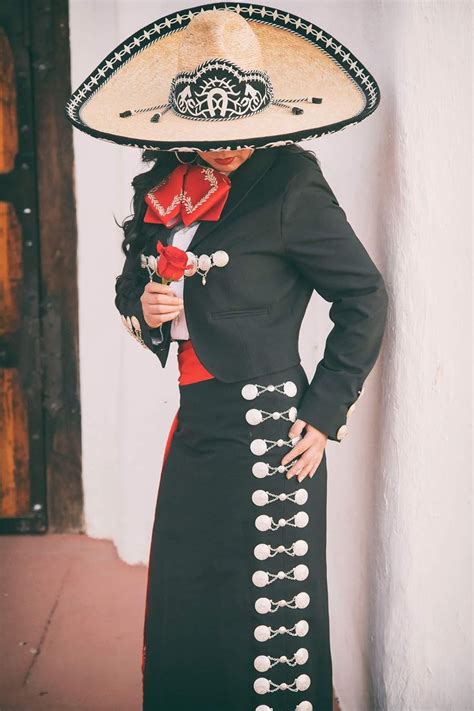 pin  jacqueline figueroa  mexican beauty mariachi outfit mariachi suit mexican outfit