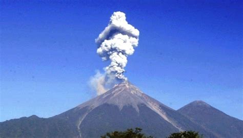 guatemala el volcán de fuego entra en fase eruptiva