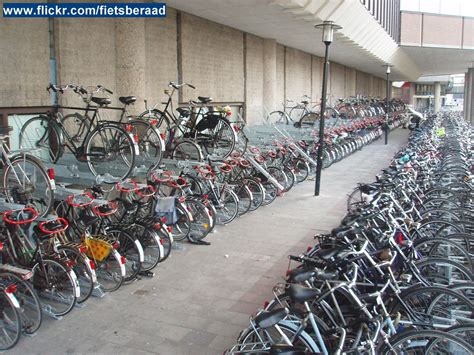 fietsparkeren  twee lagen utrecht centraal station fie flickr