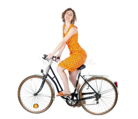 vrouw op fiets stock foto image  fietsen ruiter kaukasisch