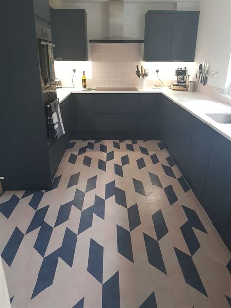 midnight blue kitchen  blush tiles  amtico floor blue kitchens