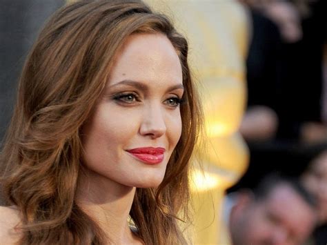 Angelina Jolie ‘i Don’t Enjoy Being Single It’s Not