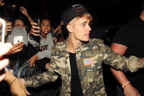justin bieber throws a punch at paparazzi in paris page six