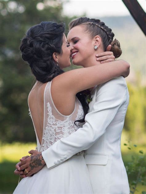 kaitlin and kirah cakeknife photography lesbian bride lesbian wedding