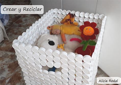 una idea  reutilizar las tapas de plastico crear  reciclar
