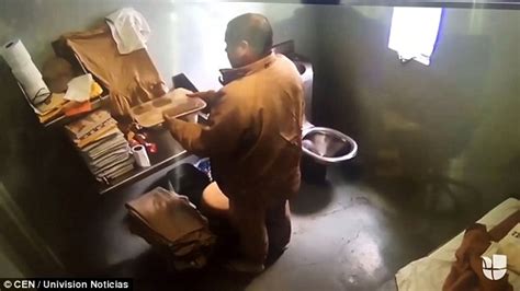 El Chapo’s Last Moments In Mexico Caught On Camera Daily Mail Online