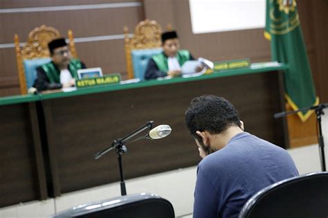 male couple sentenced to 85 lashes for gay sex in indonesia