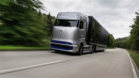 daimler  put fuel cell electric truck  production     decade advanced