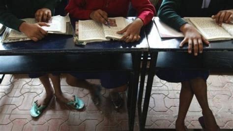 ভারতের কলকাতায় চকোলেটের লোভ দেখিয়ে স্কুলে এক ছাত্রীর উপর যৌন নির্যাতন