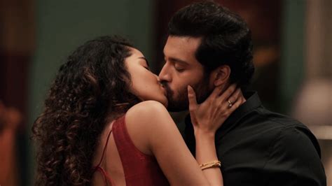 indian actress [ anupama parameswaran] hot kissing and bed scenes hd