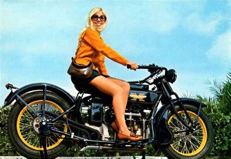 30 Cool Pics Show Badass Biker Chicks Through The Years