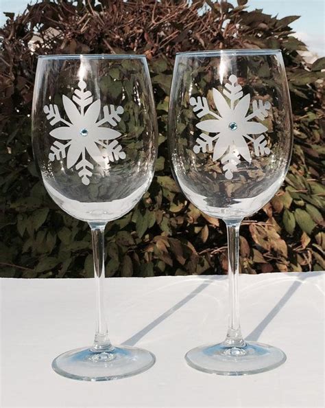 these snowflake engraved wine glasses will be a perfect for your holiday gathering christmas